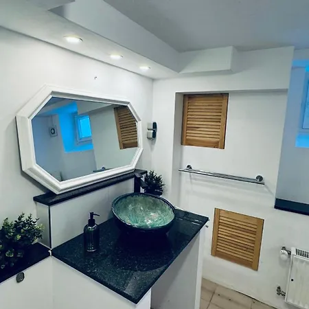 Tiny House Mit Pferdeblick مكان تخييم *